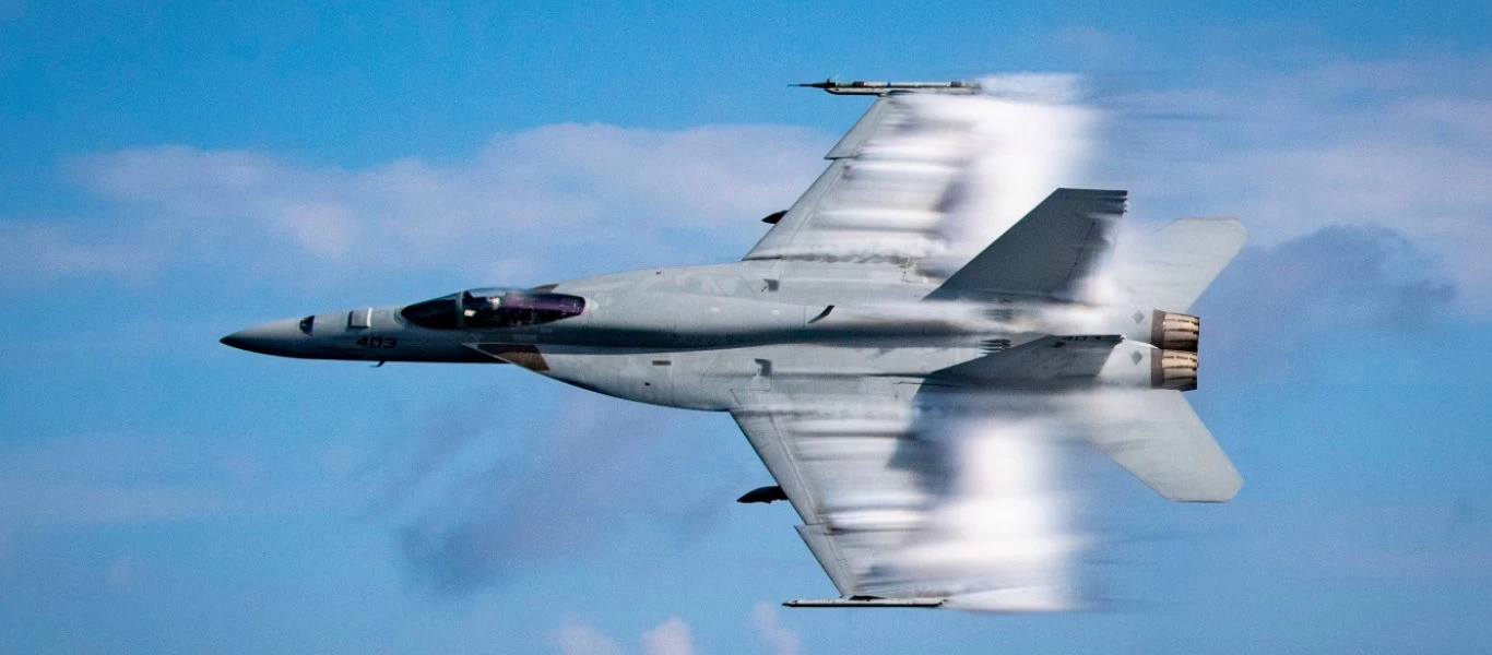 Super Hornet block III: Επιταχύνεται κατά ένα χρόνο το πρόγραμμα του ναυτικού μαχητικού